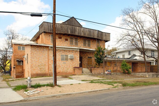 Building Photo - 225 W Laurel St