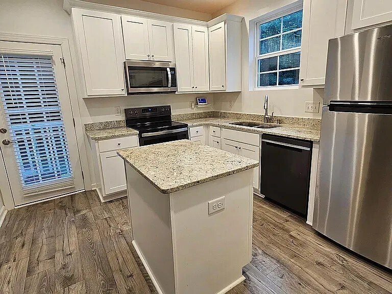 Building Photo - 2526 Sumter Dr