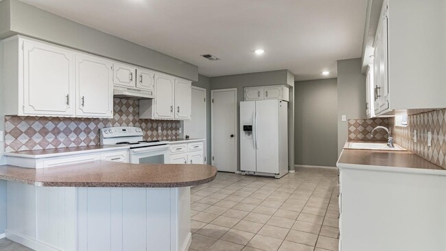 Building Photo - 1822 Greenwood Ln