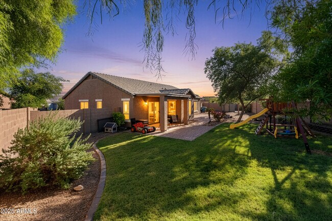 Building Photo - 1422 S 230th Ave