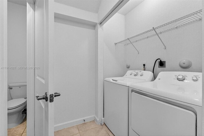 Building Photo - 2619 SE 11th St