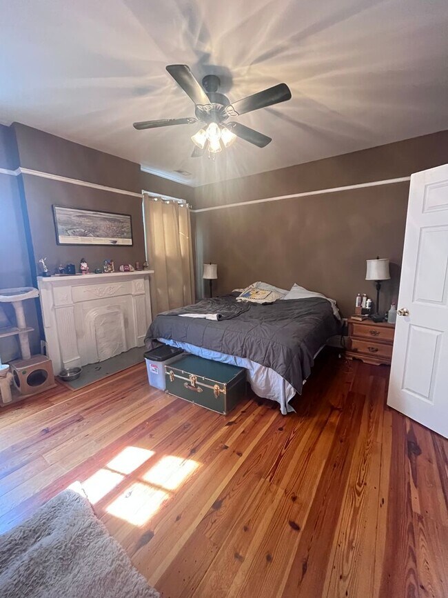 Building Photo - 2223 Parkwood Ave