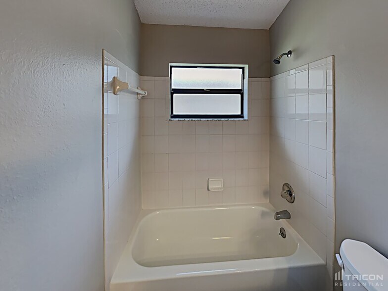 Building Photo - 2715 Wilder Park Dr