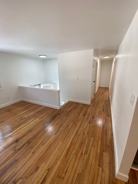 Building Photo - 85 Trottingham Ct