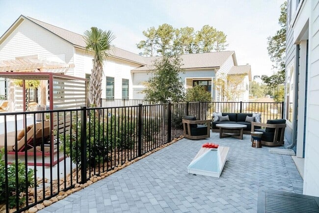 Building Photo - 1000 Marlowe Vis Pl