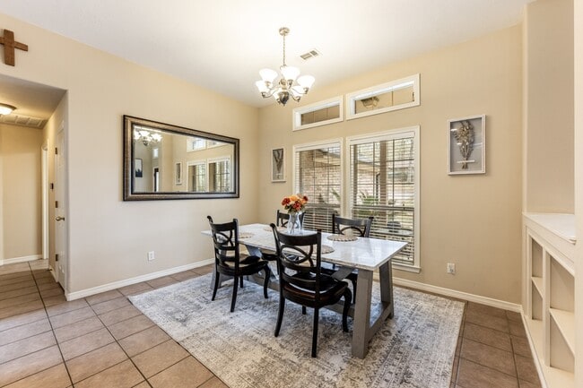 Building Photo - 3658 Redbud Ln