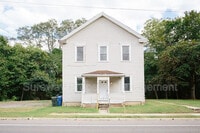 Building Photo - 614 Main St