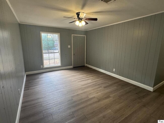 Building Photo - 1307 Dark St