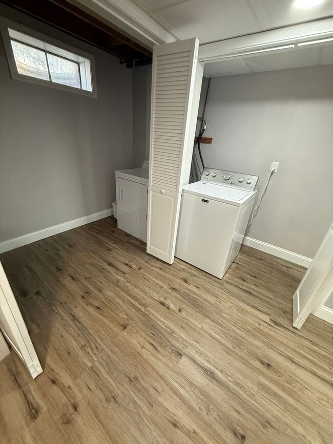 Building Photo - Two Bedroom Towhouse Condo Falmouth