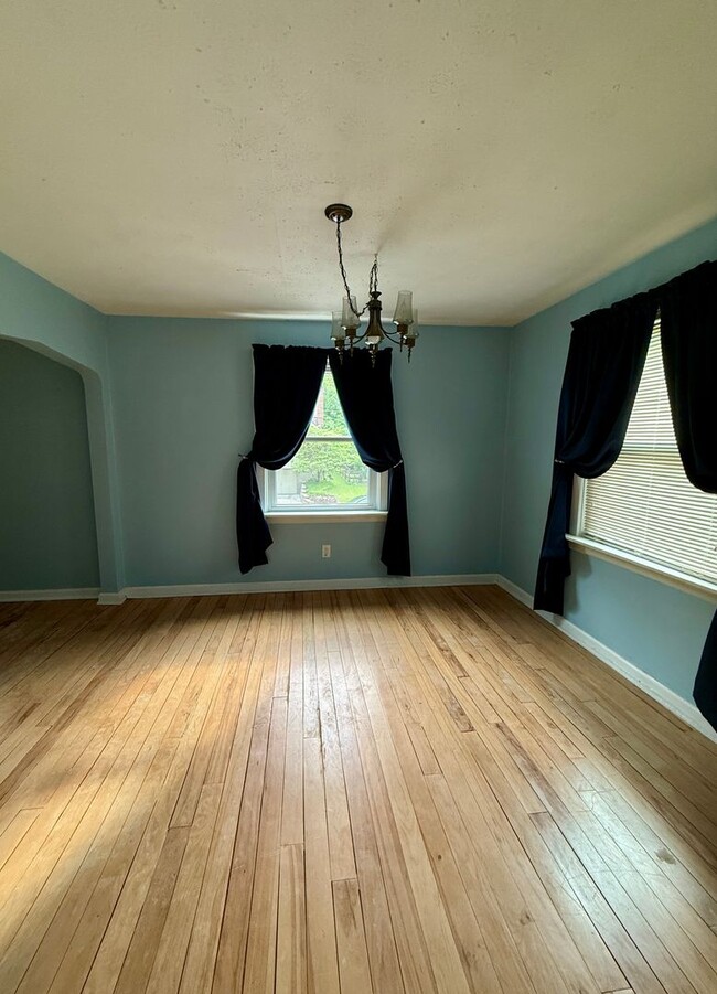 Building Photo - Available Now! 2-bed home in Ft. Thomas with lots to offer!