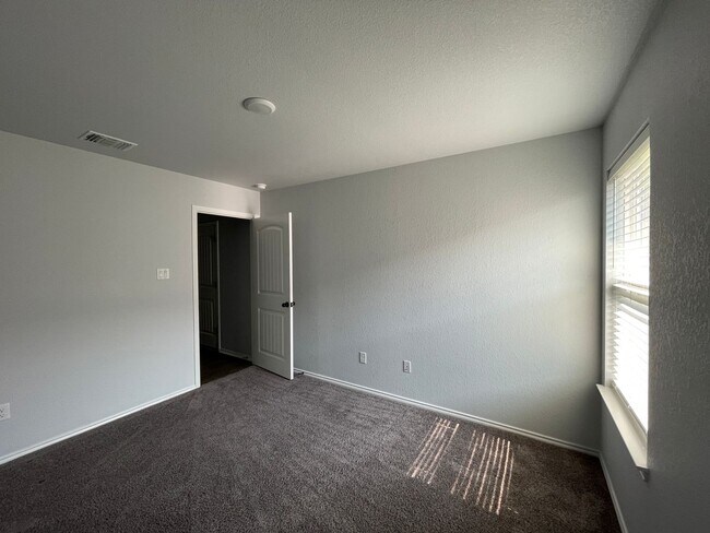 Building Photo - 808 Hickok Dr