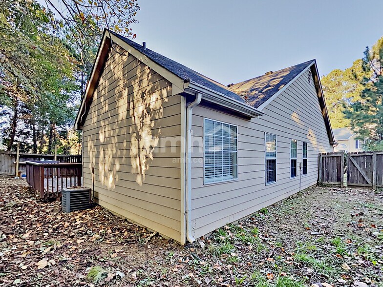 Building Photo - 4457 Grove Dr NW