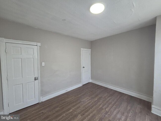 Building Photo - 4829 N 10th St