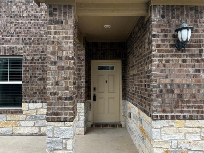Building Photo - 1509 Deering Run