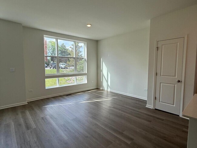 Building Photo - 347 Summit Cir