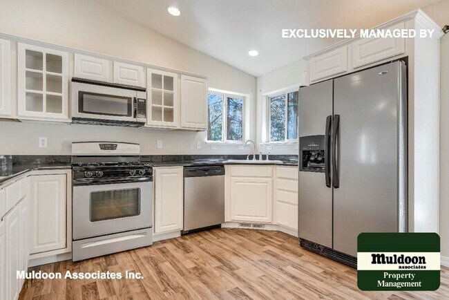 Building Photo - 8385 Woodcrest Dr