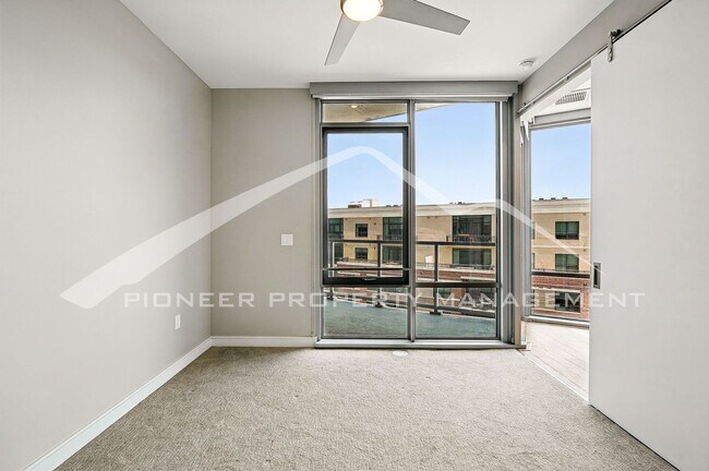 Building Photo - Modern Condo with Washer/Dryer and Central AC