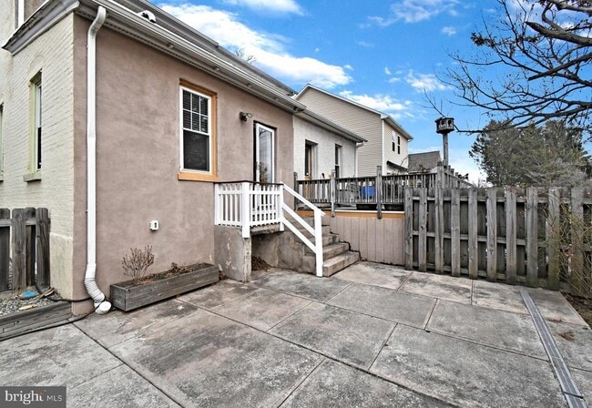 Building Photo - 470 Emmett St