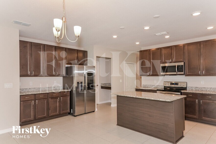 Building Photo - 4526 Birdsong Dr