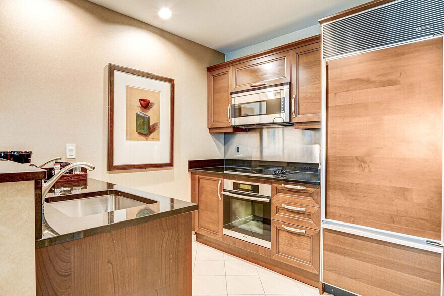 Building Photo - 135 E Harmon Ave