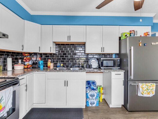Building Photo - 12386 S Hillview Dr