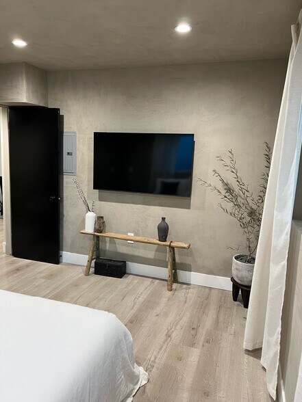 Building Photo - 150 S Wetherly Dr