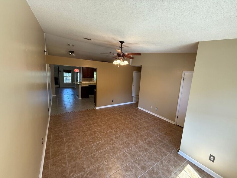 Building Photo - 257 Terrance Ln