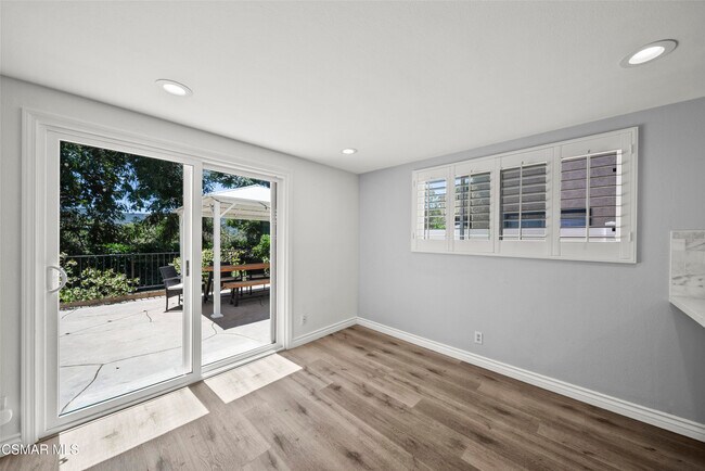 Building Photo - 736 Masterson Dr