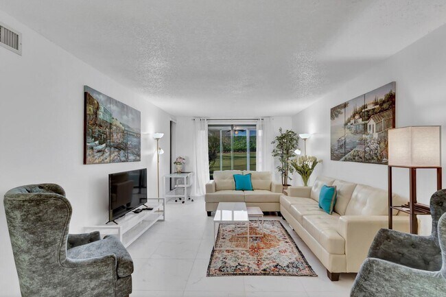 Building Photo - 7844 La Mirada Dr