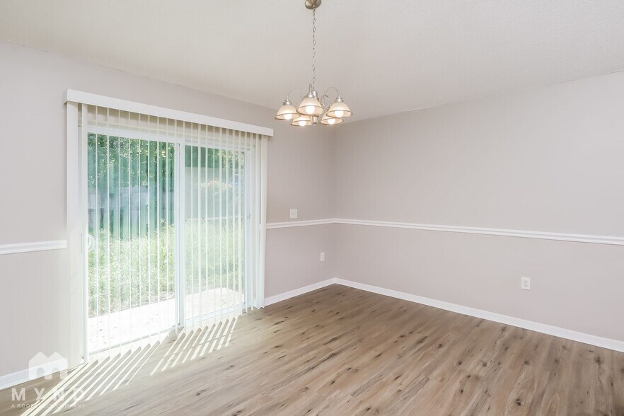 Building Photo - 8537 English Oak Dr