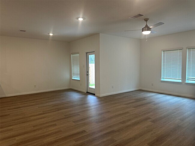 Building Photo - 16779 Country W Dr