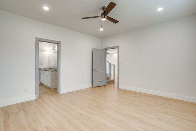 Building Photo - 3817 Winfield Ave