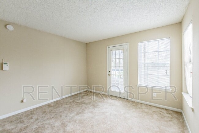 Building Photo - 5530 Chrishire Way