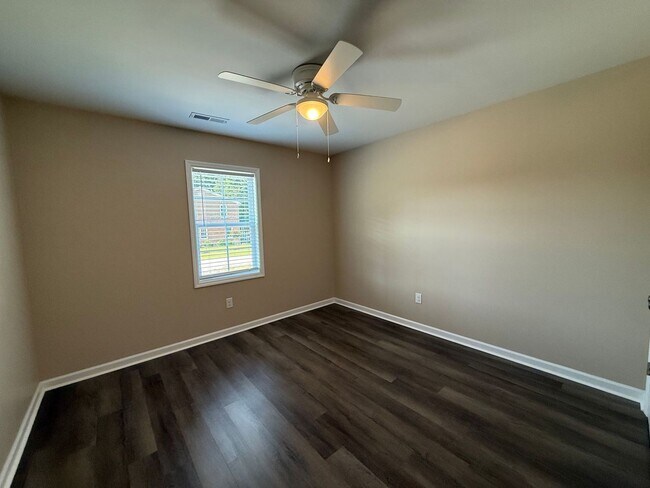 Building Photo - 2 bedroom 2 bath