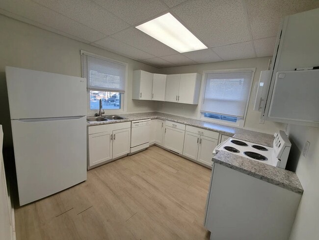 Building Photo - 605 Hale St