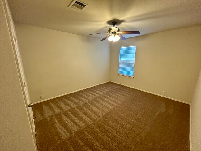 Building Photo - 1305 Sunflower Ln