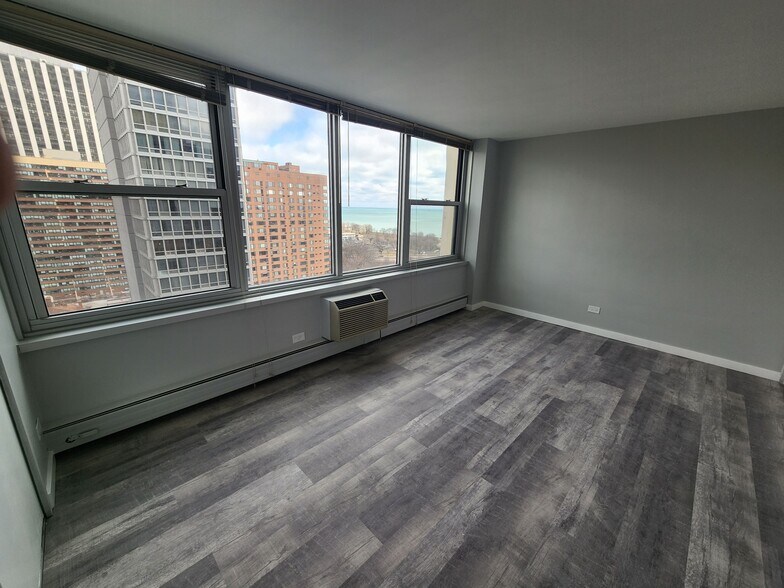 Unit #1802 Bedroom - 336 W Wellington Ave