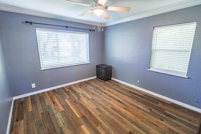 Building Photo - 954 Omar Rd