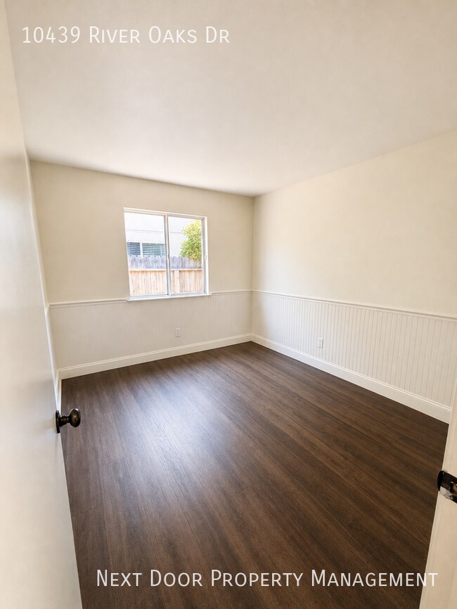 Building Photo - 10439 River Oaks Dr