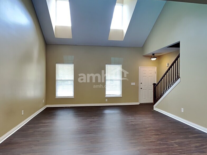Building Photo - 532 Greenwood Loop