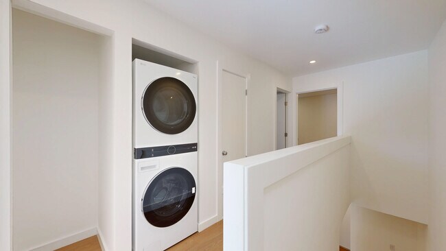 Building Photo - 50 Corte Real