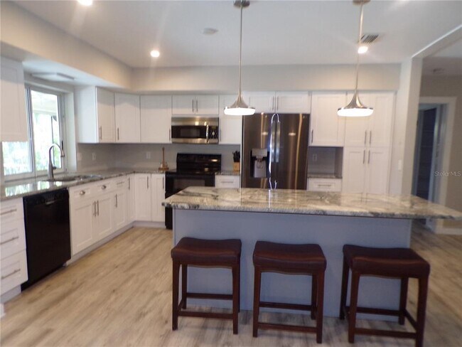 Building Photo - 2310 Palm Tree Dr