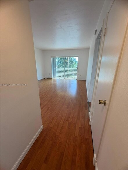 Building Photo - 20200 NE 27th Ct