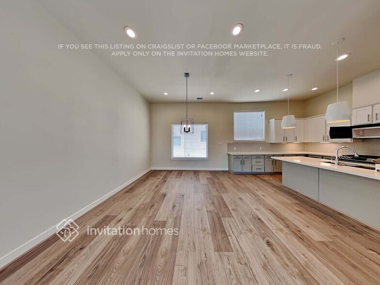 Building Photo - 709 Carriage Knls Dr