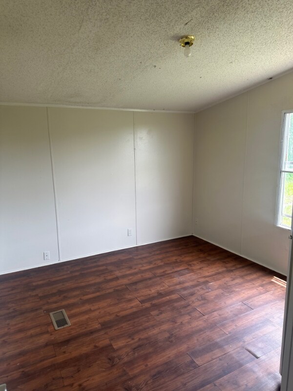 Building Photo - 230 Linda's Ln