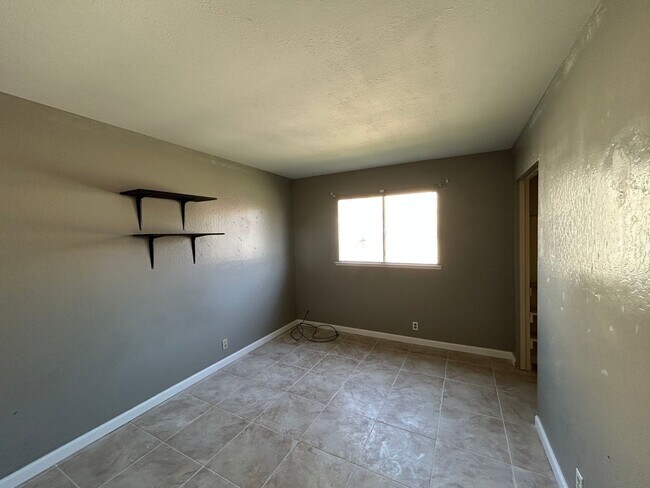 Building Photo - 2363 Vía Cedro