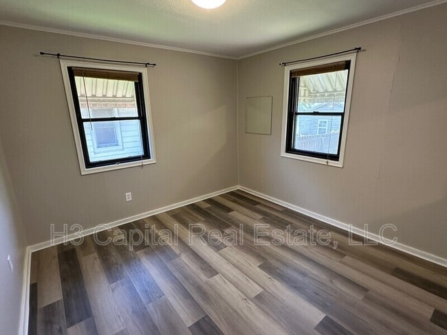 Building Photo - 211 Niagara St