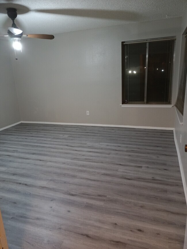 This beautiful property is a three-bedroom two-bathroom double garage. Newly renovated and very tast - 2932 Meadowgrass Ln