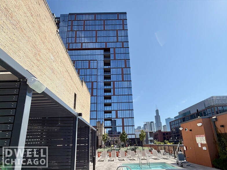 Building Photo - 1111 W Lake St