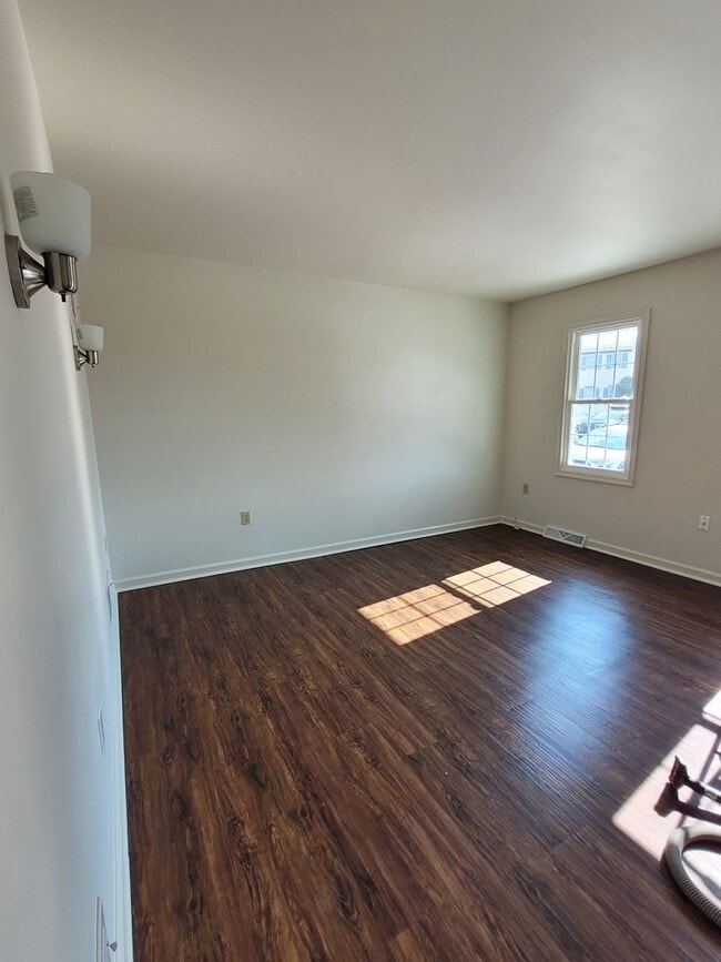 Building Photo - Ephrata Townhome 3 bed 1.5 bath